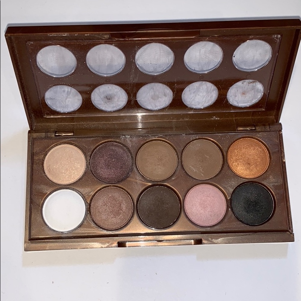 Makeup - Picture 2 of 2